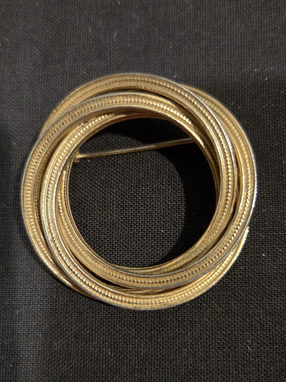 VINTAGE KRAMER OF NEW YORK ENTWINED CIRCLE BROOCH